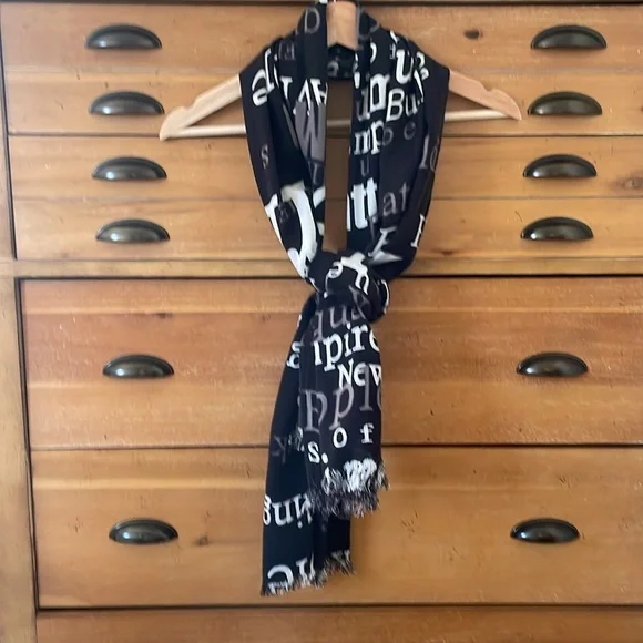 Scarf Cashmere Black and White Text Print New York Theme - Picture 3 of 4